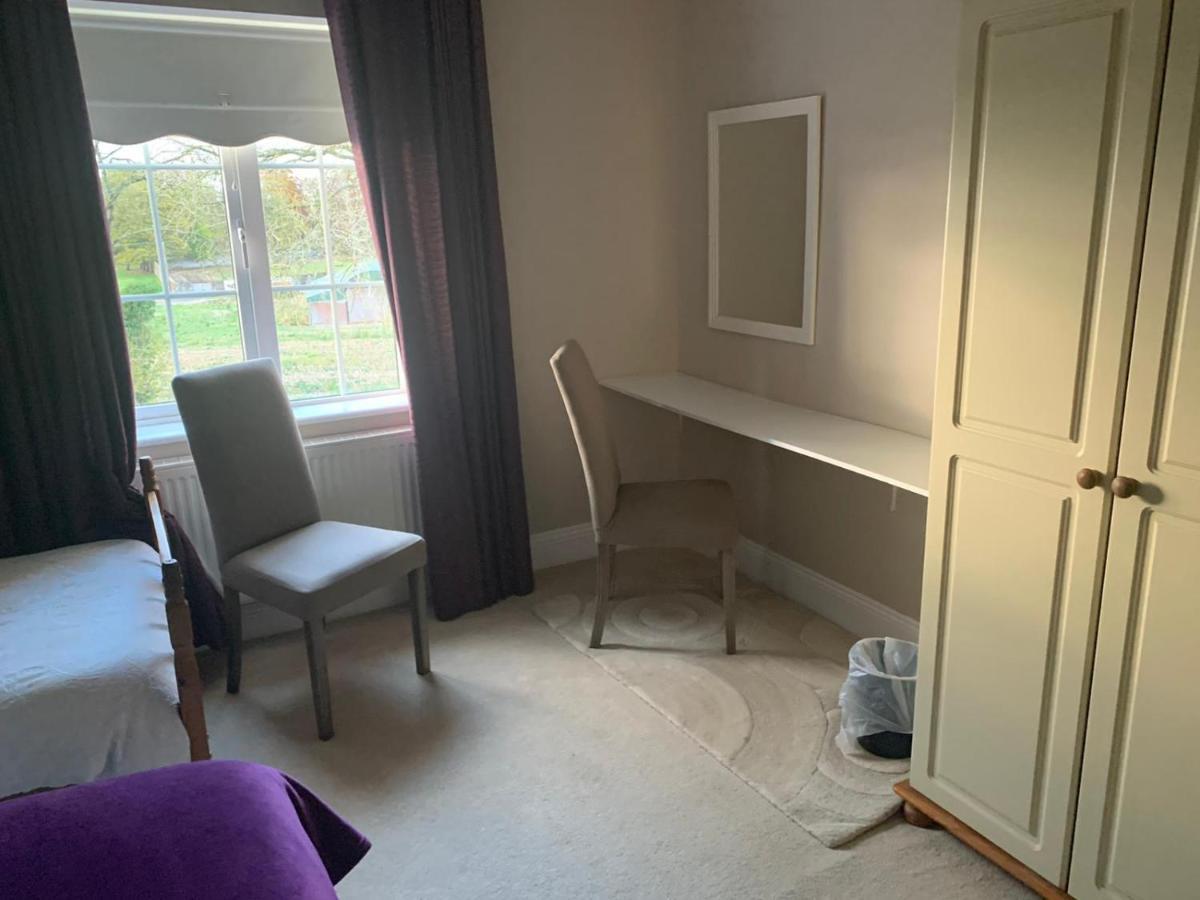 نيوبريدج The Curragh Country House Accommodation المظهر الخارجي الصورة