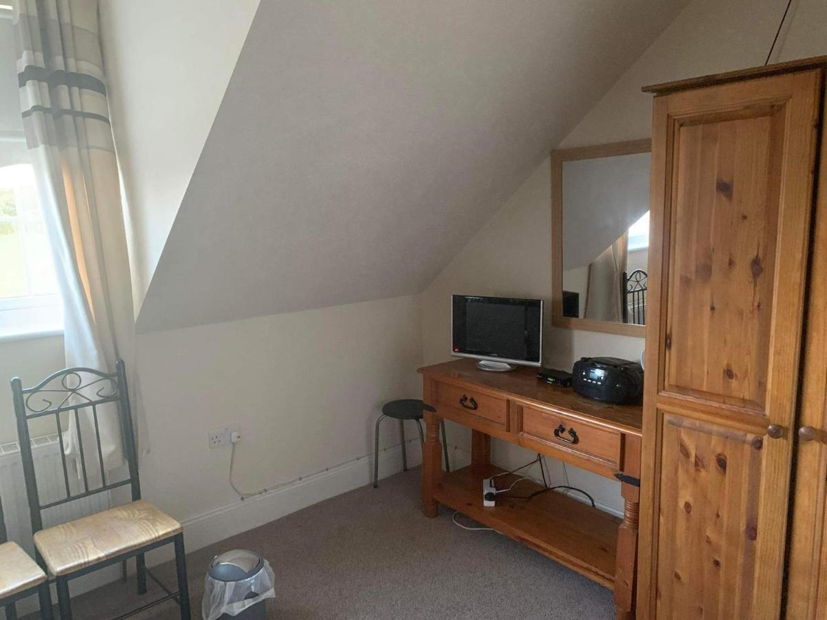 نيوبريدج The Curragh Country House Accommodation المظهر الخارجي الصورة